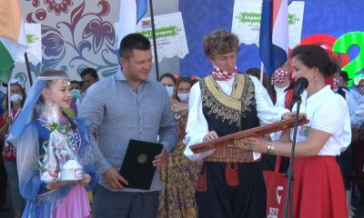 Ruska ministrica kulture darovala rucno radeni kurai Mihaelu Veckovicu