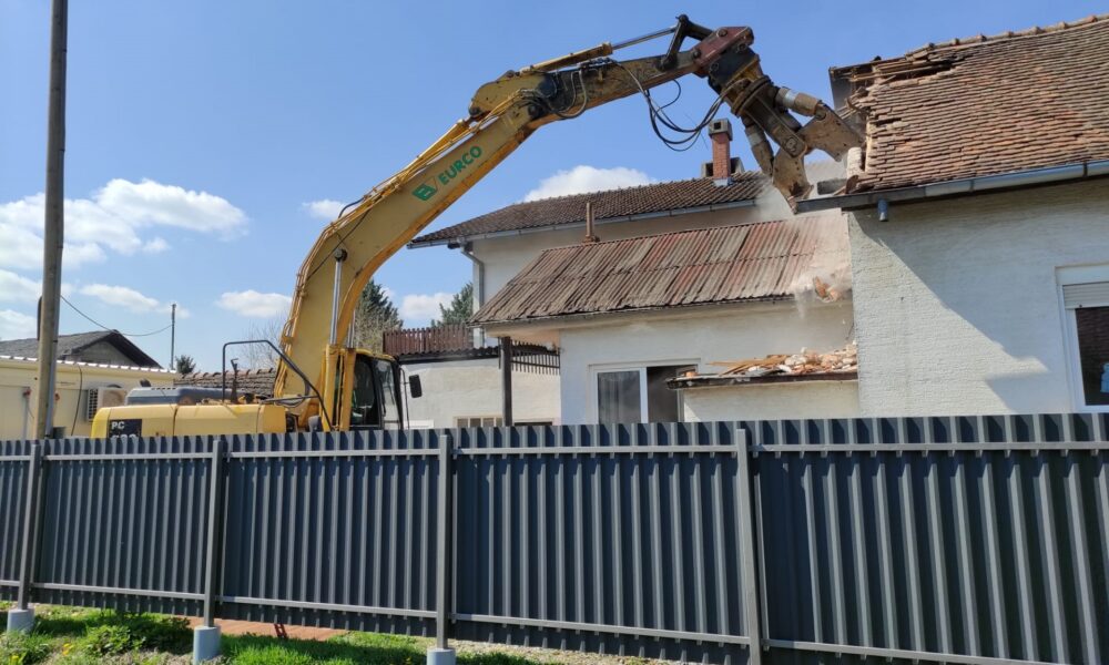 Rusenje prve kuce stradale u potresu na podrucju Velike Gorice 3