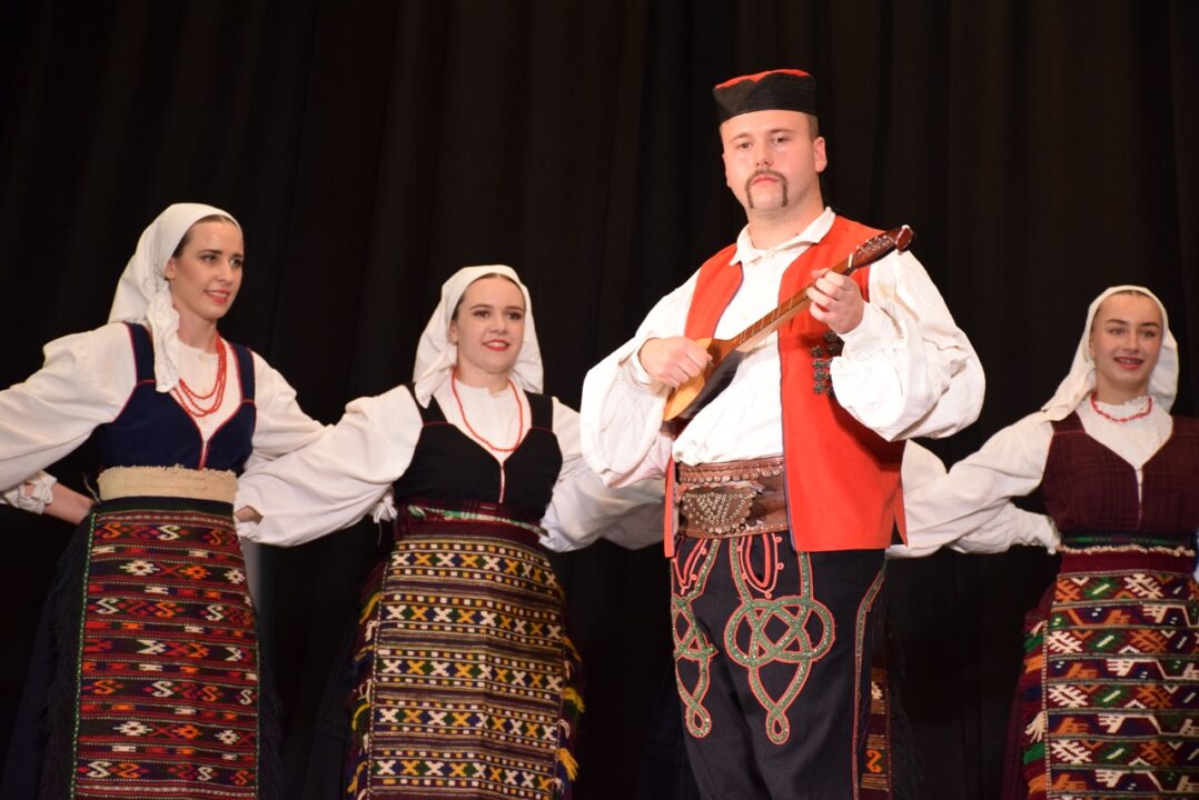 Zupanijska smotra koreografiranog folkora u Busevcu 1