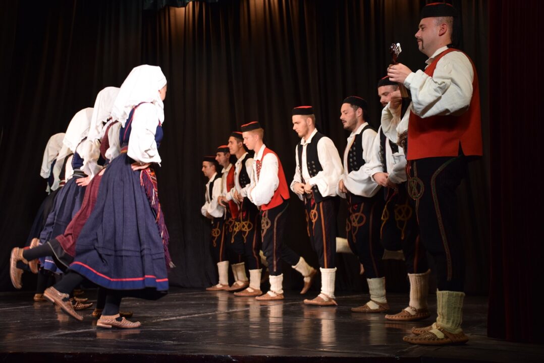 Zupanijska smotra koreografiranog folkora u Busevcu 2
