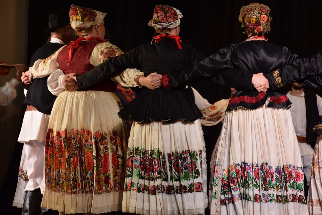 Zupanijska smotra koreografiranog folkora u Busevcu 9