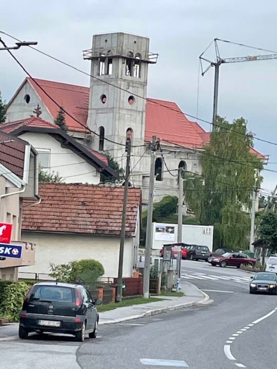 Kravarsko crkva s ceste