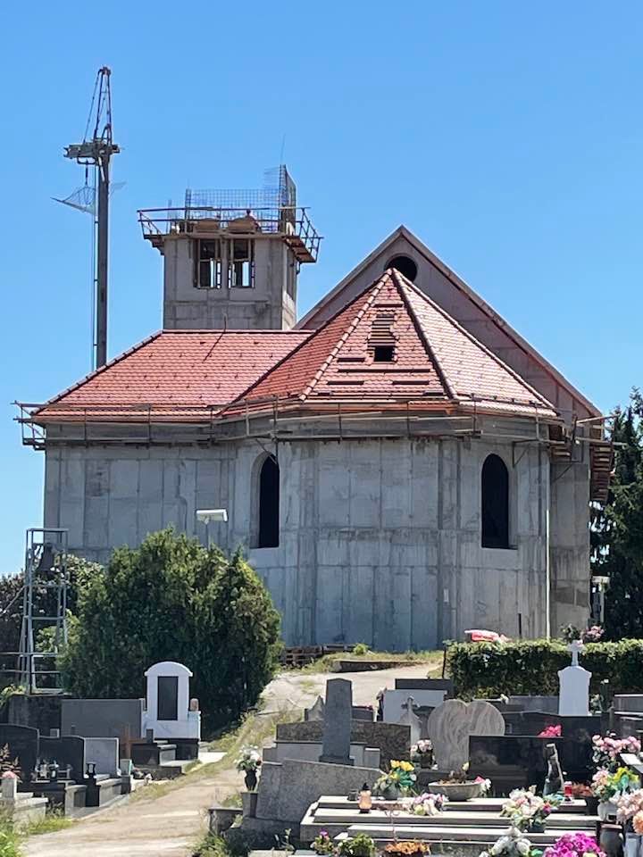 Kravarsko crkva s tornjem